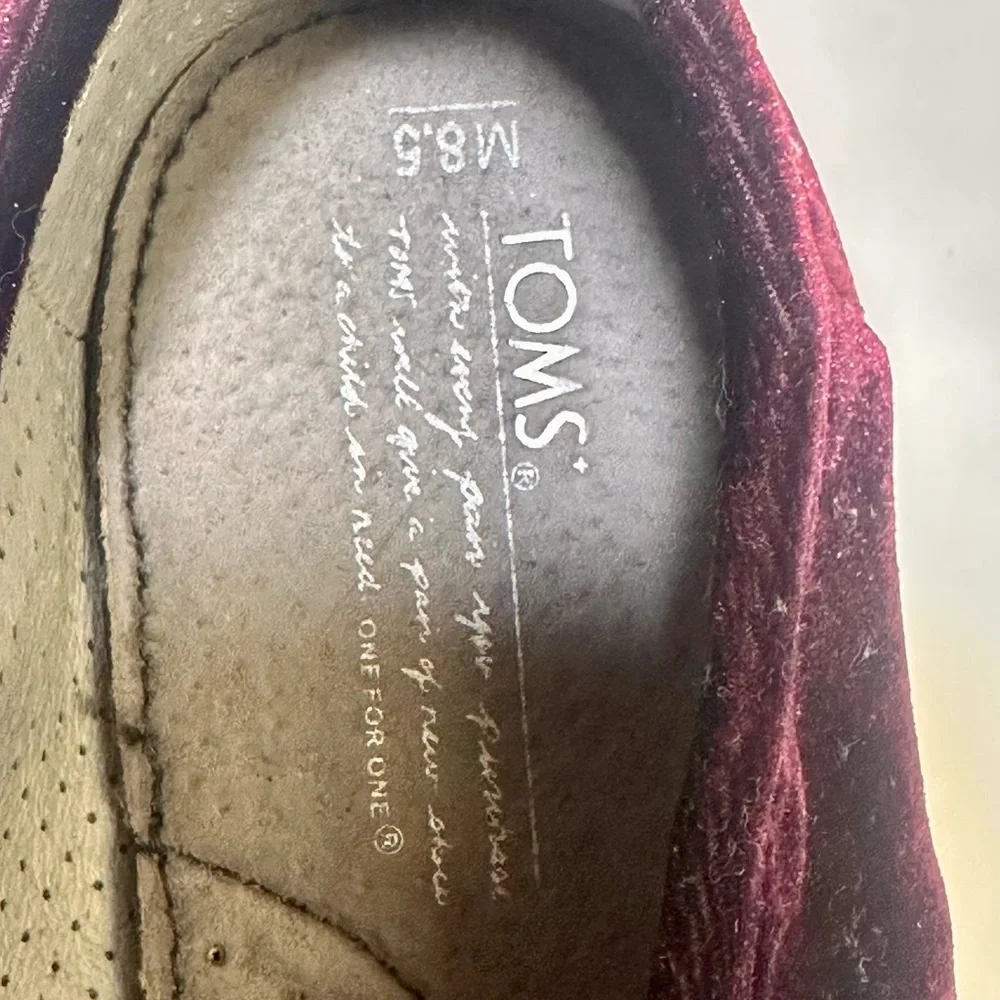 Toms Limited Edition Neiman Marcus Burgundy Velvet Loafers size 8.5‎ men’s